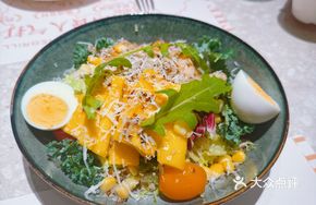 Mango Quinoa Chicken Salad