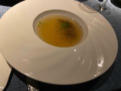 牛肉清汤佐时令时蔬-弦月窗LUNETTE BY AMANDA(复兴路店)