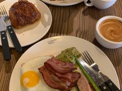 -Common Table · Brunch & Coffee