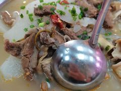 牛腩萝卜汤-堤角王师傅牛骨头
