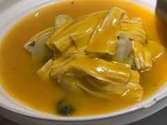 奶白菜烩腐竹-麻六记(新天地店)