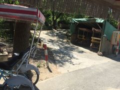 骑自行车时路上的环境，一半差，一半好-三山岛