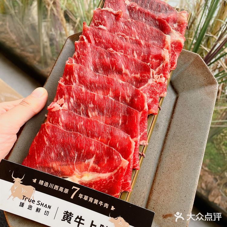 为了这个炭烤红薯，我愿意天天来火锅店排队