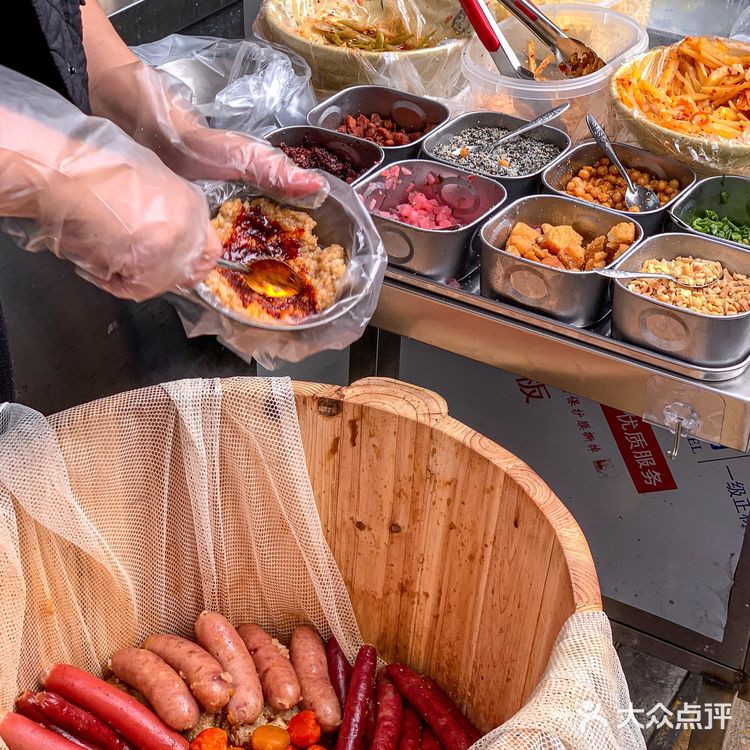 终于在南昌吃到了贵州糯米饭！！好好吃啊[流泪]