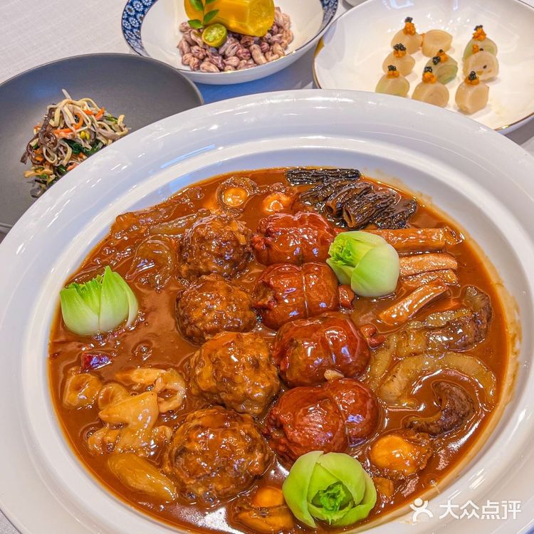 成都美食地标,双子塔旁边的一栋『吃货大楼』