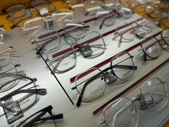 -优医视平价眼镜蔡司依视路折扣工厂店(十里堡店)