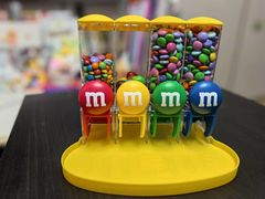 -m豆巧克力世界(上海世茂广场店)