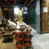 每个工作人员都带了口罩，门口也有信息登记