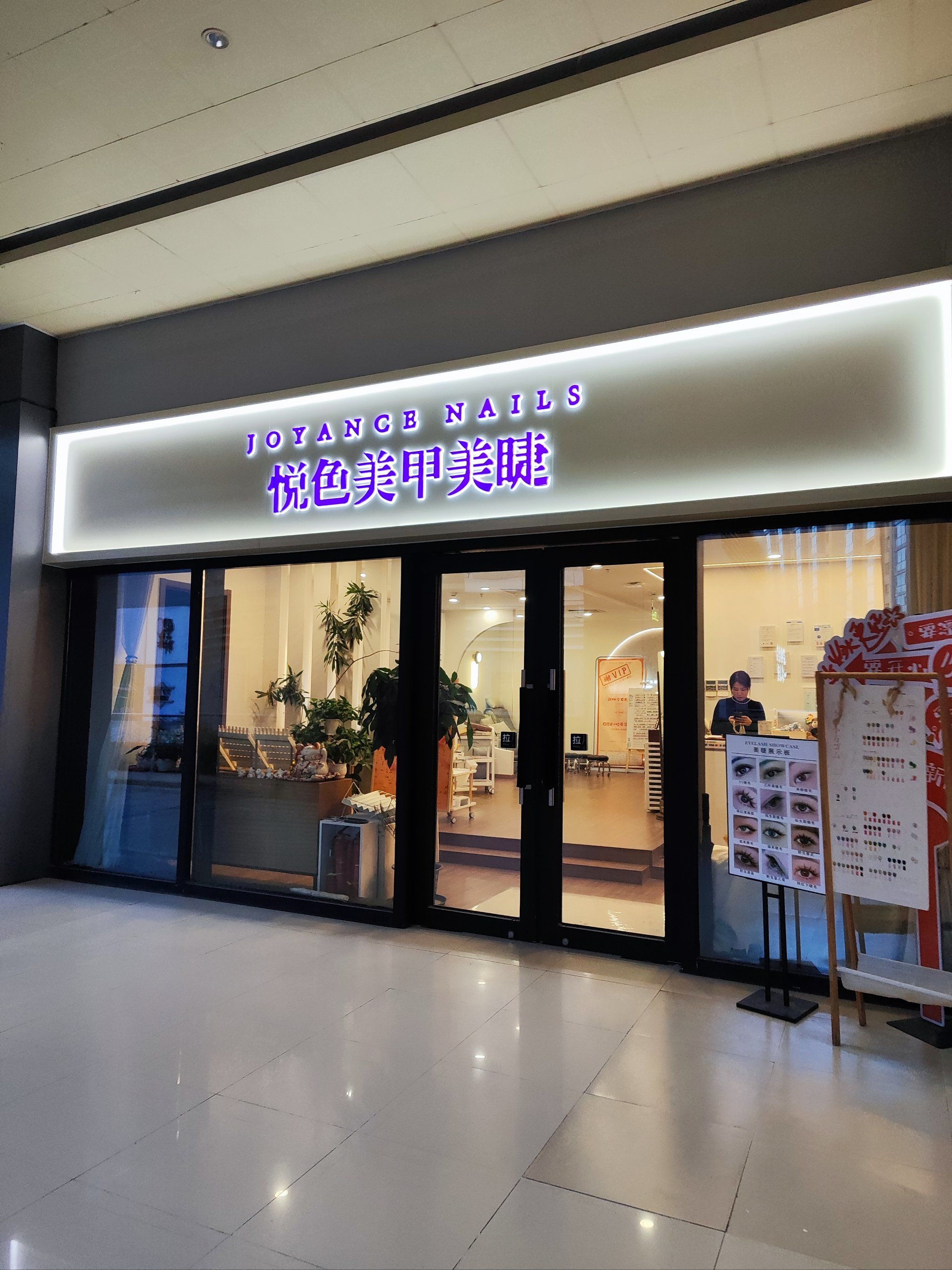 实在不喜欢不习惯做美甲的人也从海底捞免费美甲转战探店做美甲了 整