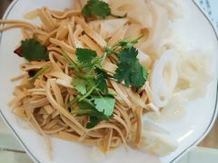 -鲁南仔·滕州炒鸡(经三路店)