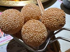 蛋黄麻球-哥老官重庆美蛙鱼头(松江地中海十八哥店)