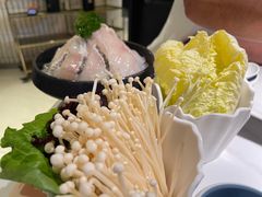 -左庭右院鲜牛肉火锅(金山万达店)