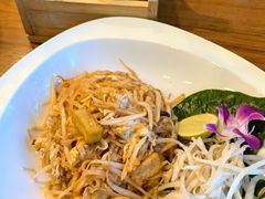 -Chom Cafe and Restaurant