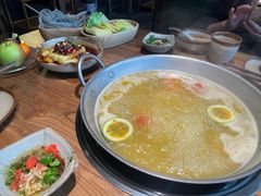 -野山舂·贵州现舂酸汤火锅(鸿通城店)