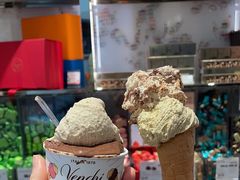 -Venchi (Chocolate & Gelato)