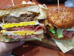 双蛋指椒牛肉汉堡-魏斯理汉堡(西安沣东吾悦店)