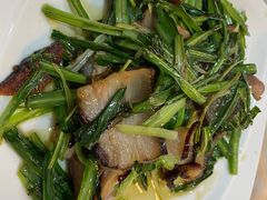 野韭菜烩腊肉-迎宾饭店