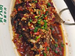 香酥大鲫鱼-费大厨辣椒炒肉(通州万达店)