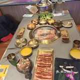 明洞王妃家炭火烤肉—好吃到扇耳光都不松手
