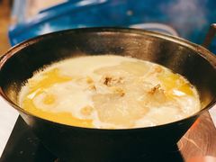 浓厚原只鸡煲花胶汤-鲜入围煮花胶鸡海鲜火锅