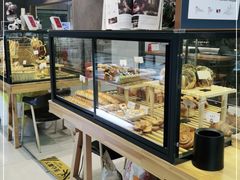面包甜点陈列柜-熊叔熊婶面包房(团结湖店)