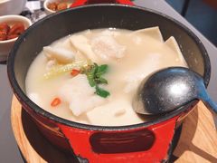 酸汤煮嫩滑鱼片-小大董·烤鸭(观景餐厅·南京西路店)