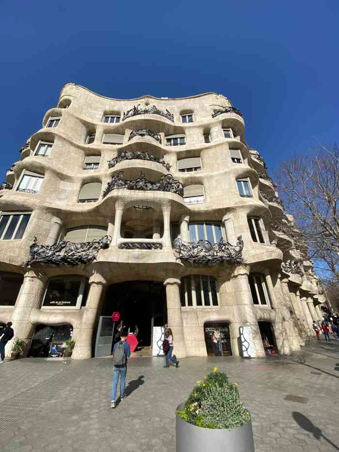 米拉之家-"米拉之家的屋顶是精华,高低错落,富有动感.