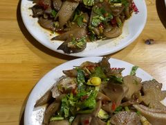 -宏兴烤鱼山庄(宣恩总店)