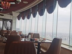 -荣誉国际酒店-云顶旋转餐厅