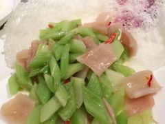 -王朝大酒店徐汇店-地面停车场