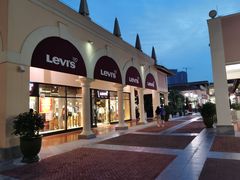 -佛罗伦萨小镇广佛名品奥特莱斯(疏港路店)