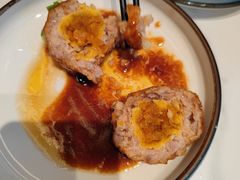 鸭蛋黄狮子头-梅飞酒家(名辉豪庭店)