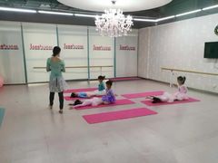 -Isee灰姑娘国际儿童艺术中心(证大·大拇指广场店)