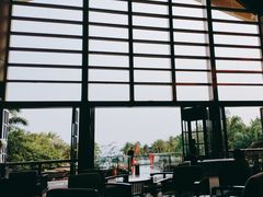 -亚龙湾喜来登·美景台大堂吧