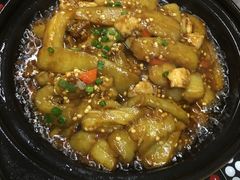 咸鱼鸡粒茄子煲-莅香岛港式餐厅(滨江道店)