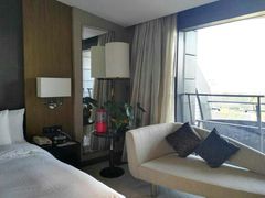 -上海滴水湖皇冠假日酒店