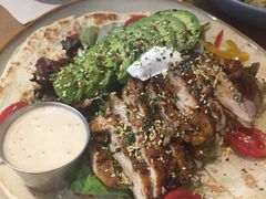 照烧鸡肉配牛油果拉法沙拉-HELLO 27 意面·沙拉·帕尼尼