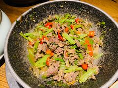猫儿山的小黄牛-吃饭皇帝大土家民族菜(正大广场店)