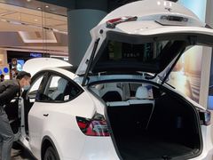 -TESLA 特斯拉(上海太古汇体验店)