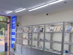 -无奔眼镜·蔡司·依视路授权店(马家堡店)