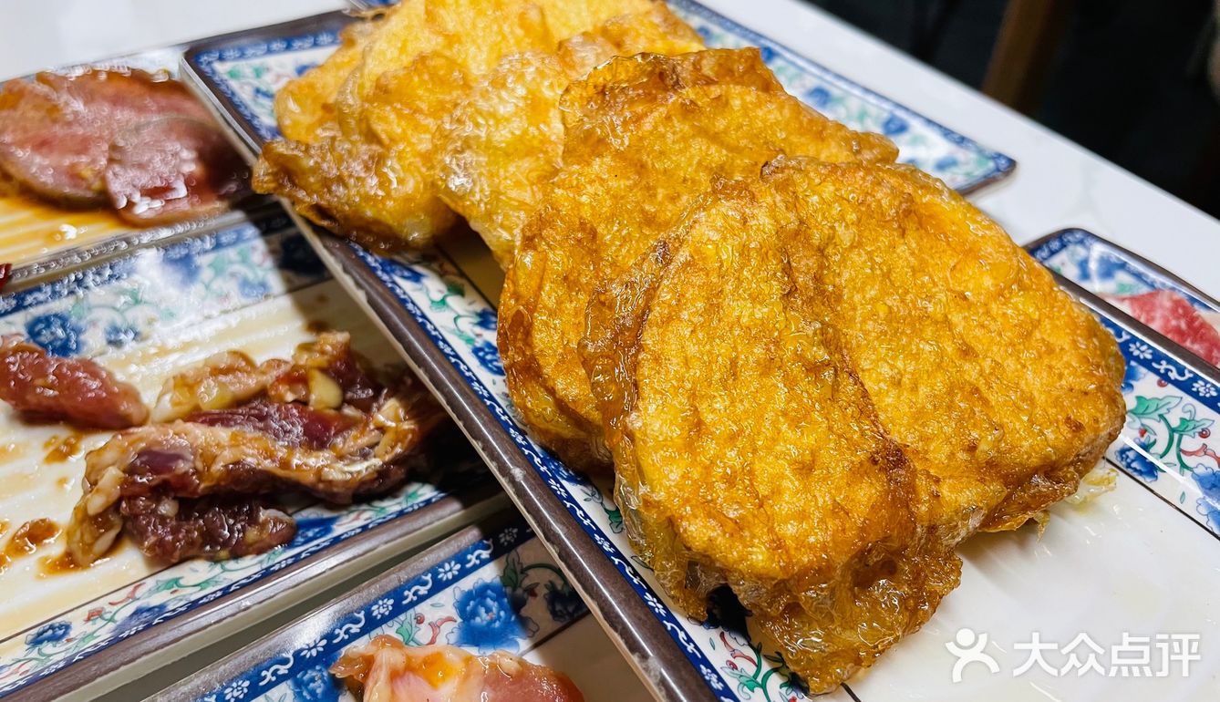 北京炭火小炉子烤肉，每盘肉才十来块钱