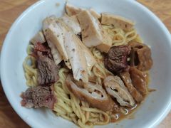 -松树干拌面店