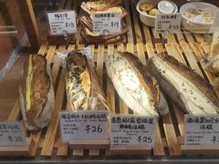 -天井·丑面包搭咖啡