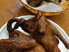 红烧乳鸽-煲煲掂风味煲仔饭餐厅(西区店)