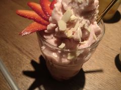 草莓酸奶奶昔-J·one Bistro吉萬酒厨·牛排