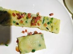 看这“薄撑”里面卷的是什么鬼？！腻死人的鸡蛋饼加腻死人腊肠粒-新海利海鲜城·41年珠海老字号(夏湾店)