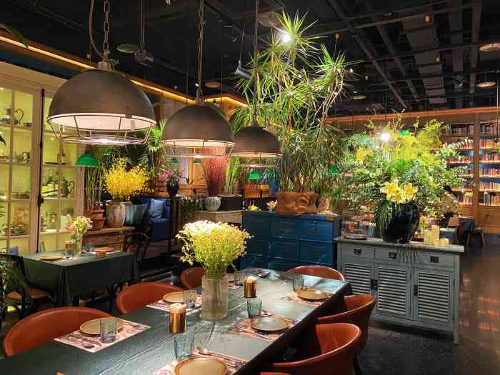 猛虎玫瑰61鲜花西餐厅(鎏嘉码头店)-"心有猛虎 细嗅蔷薇最开始吸引