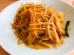 酸辣土豆丝-关东小磨东北菜(上海长风大悦城店)