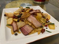 土豆腊肉回锅-石磨豆花家常菜·牦牛排土火锅