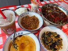 -笨豆腐居民楼菜馆•江西小炒(天津开发区店)